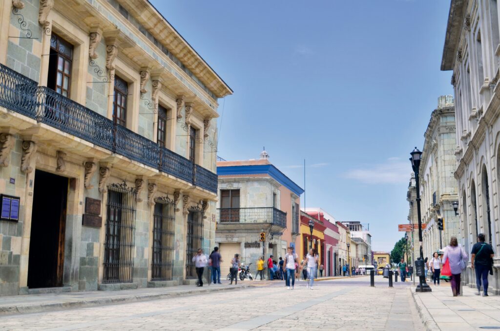 Estudio y análisis del mercado inmobiliario en diferentes ciudades de Oaxaca para validar la factibilidad de un desarrollo inmobiliario
